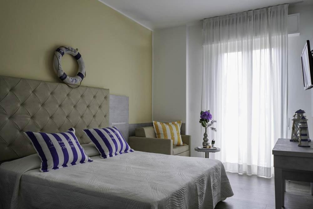 Hotel Vernel ريميني المظهر الخارجي الصورة