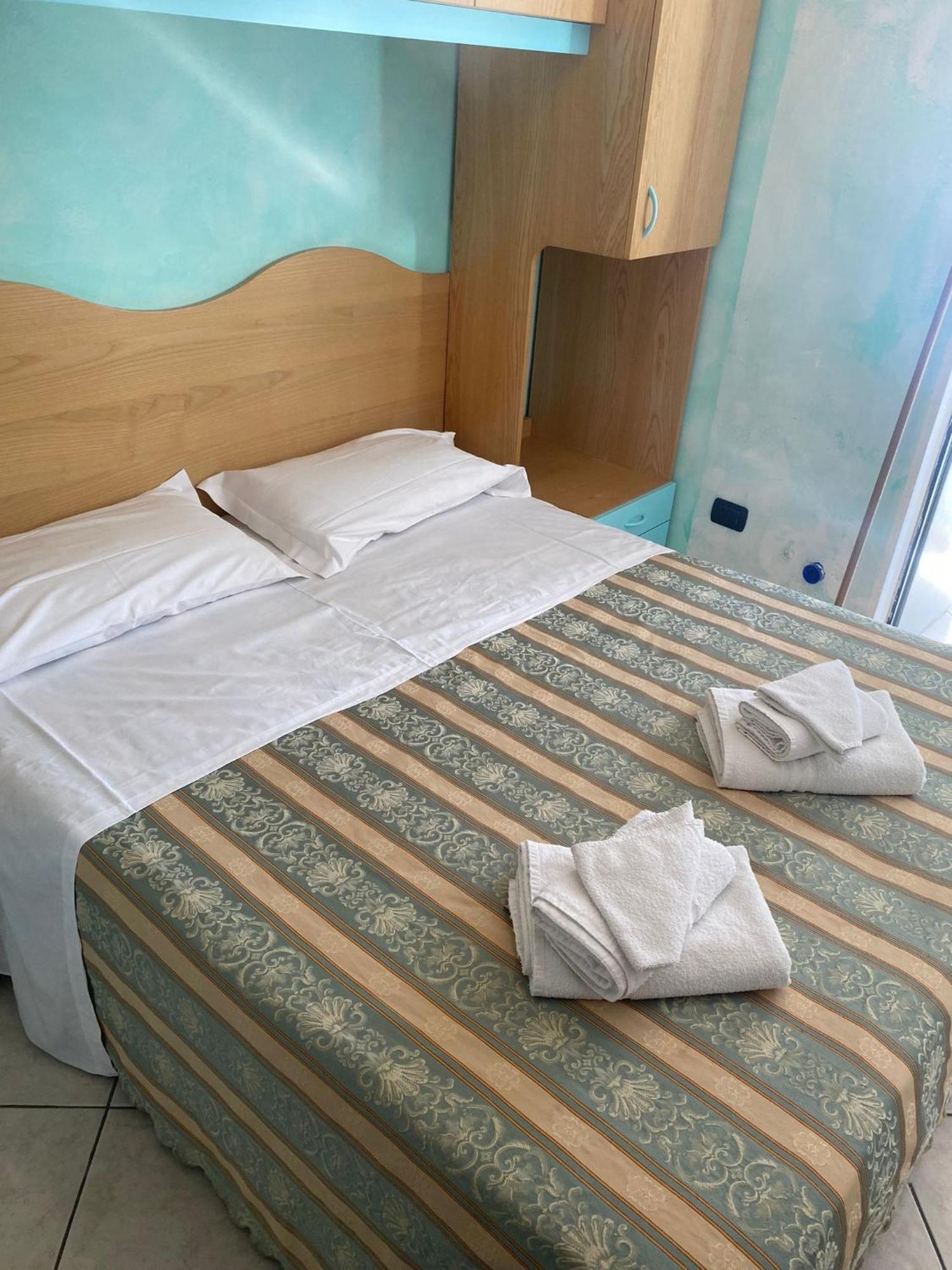 Hotel Vernel ريميني المظهر الخارجي الصورة