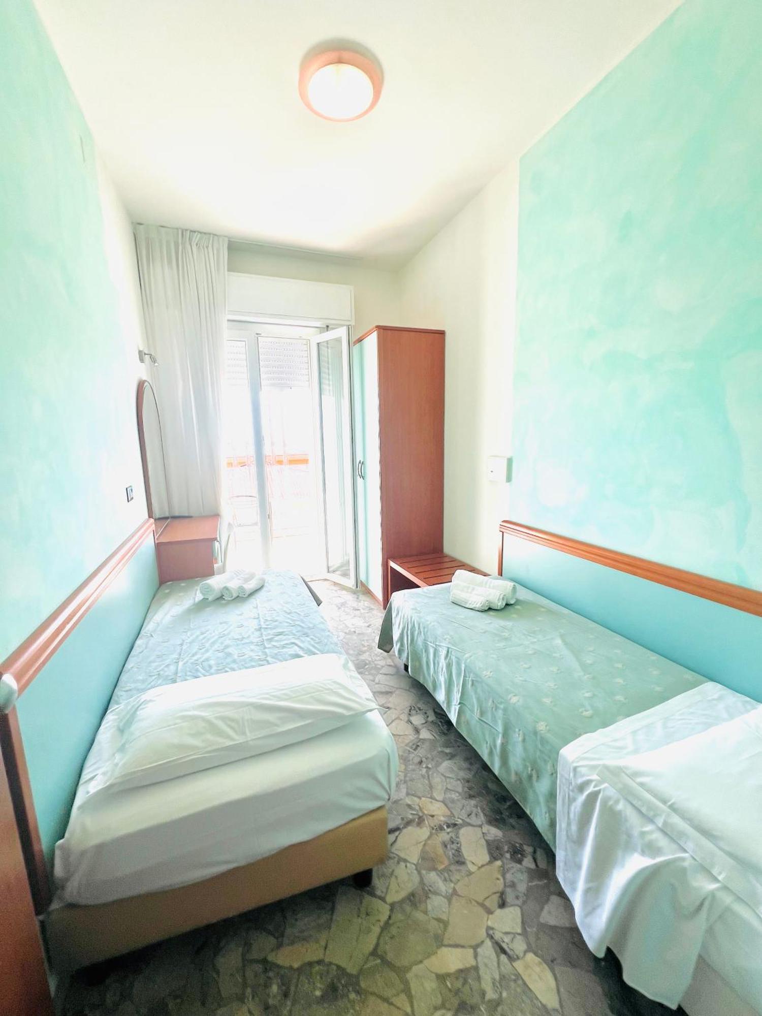 Hotel Vernel ريميني المظهر الخارجي الصورة