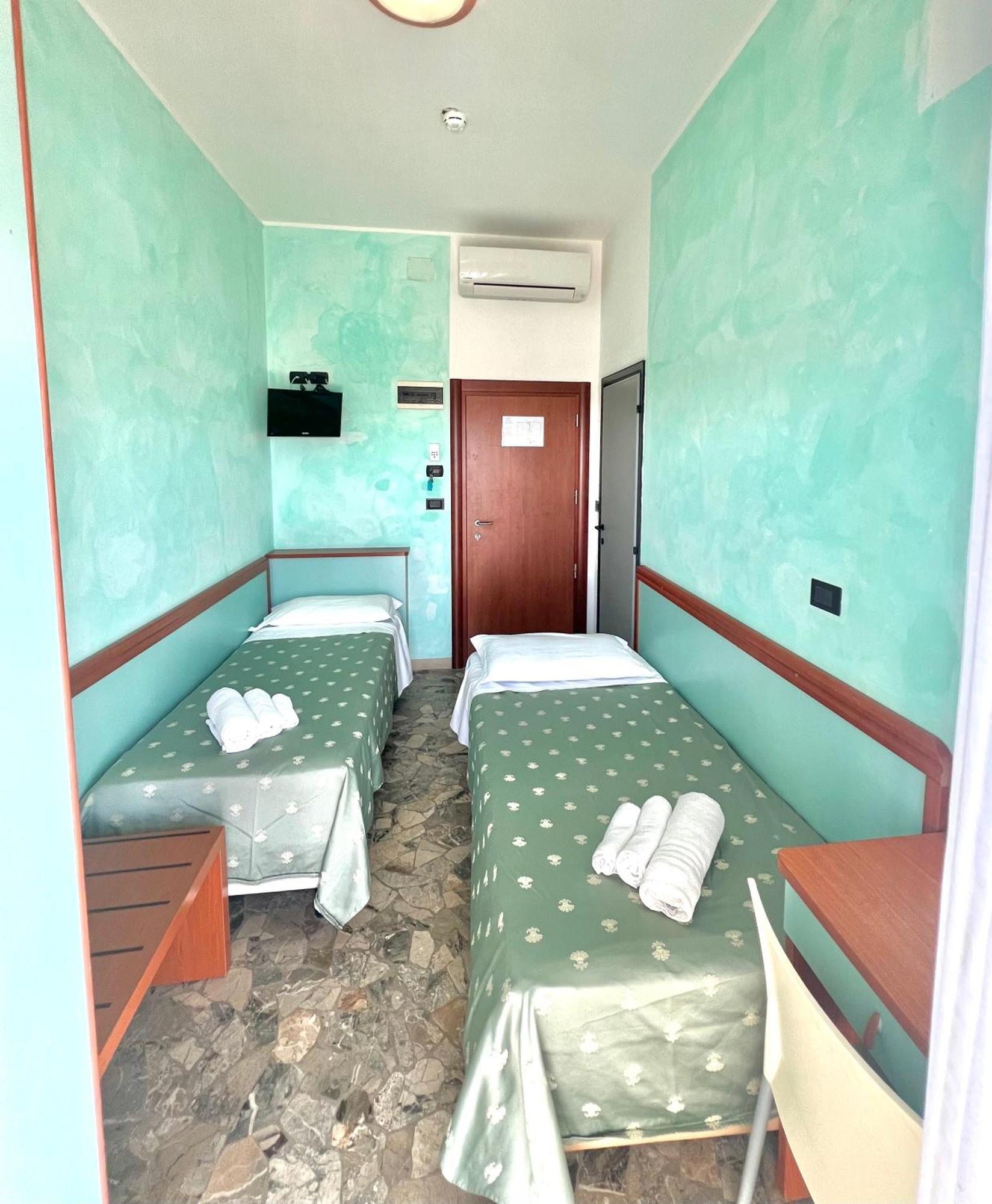 Hotel Vernel ريميني المظهر الخارجي الصورة