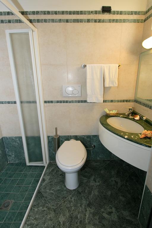 Hotel Vernel ريميني المظهر الخارجي الصورة