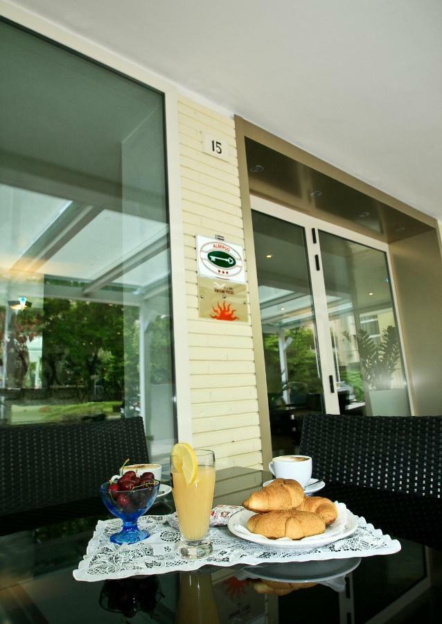 Hotel Vernel ريميني المظهر الخارجي الصورة
